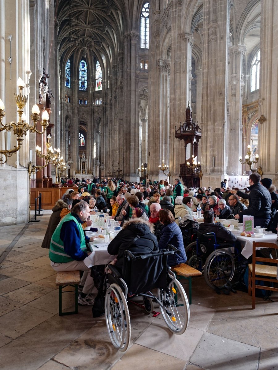 Rassemblement diocésain pour la 2e Journée Mondiale des Pauvres à Saint-Eustache. © Yannick Boschat / Diocèse de Paris.