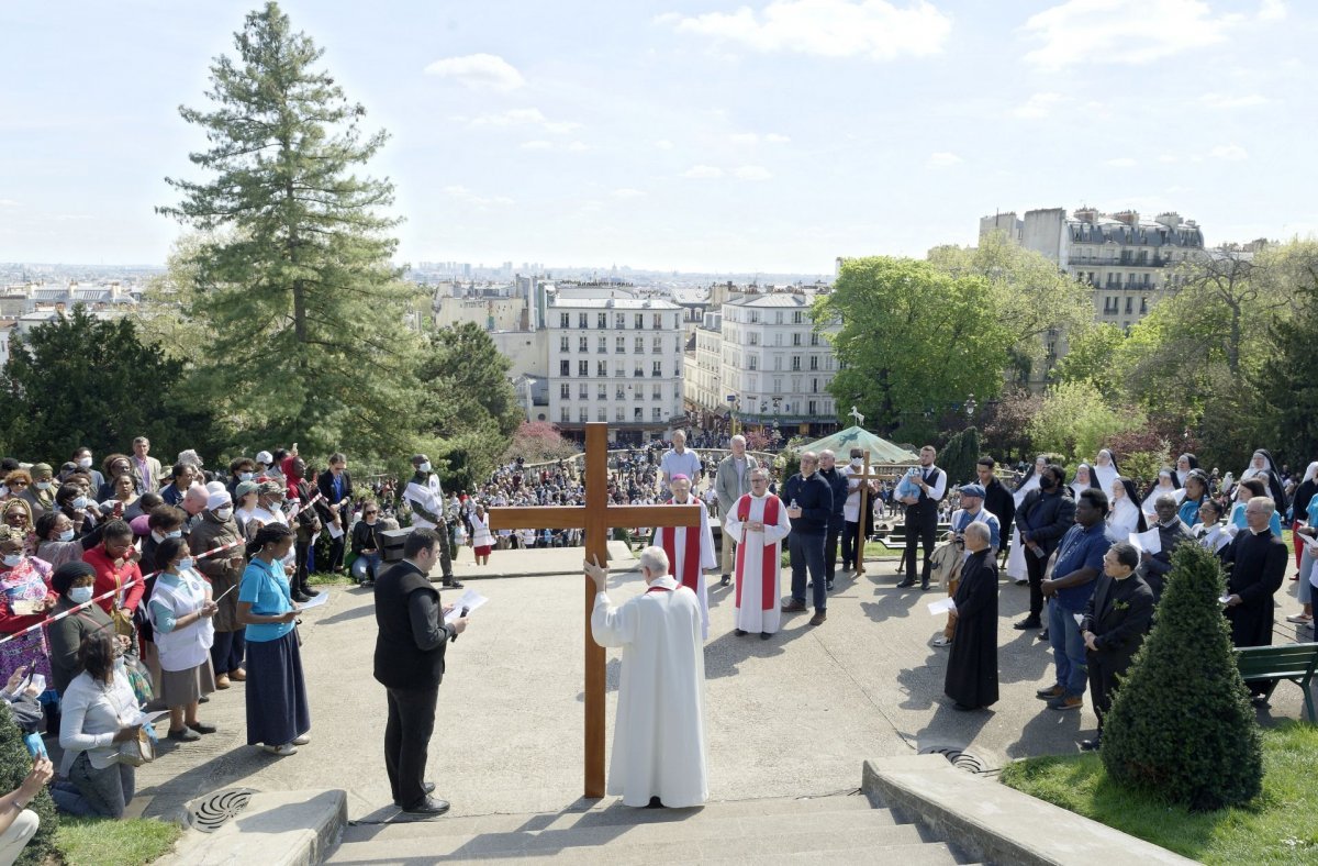 Chemin de croix de Montmartre 2022. 15 avril 2022 © Trung Hieu Do / Diocèse de Paris.