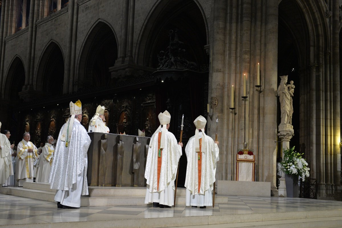 Chant à la vierge Marie. © Marie-Christine Bertin / Diocèse de Paris.