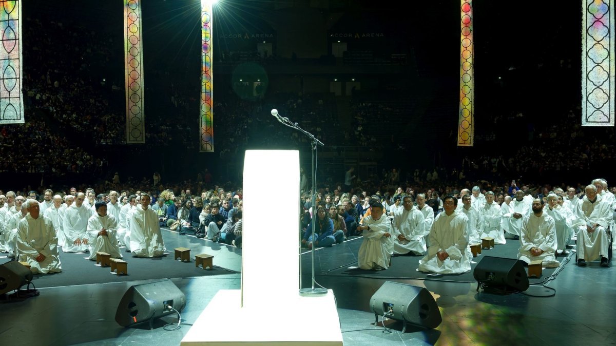 Prière du soir à l'Accor Arena à Bercy. © Trung Hieu Do / Diocèse de Paris.