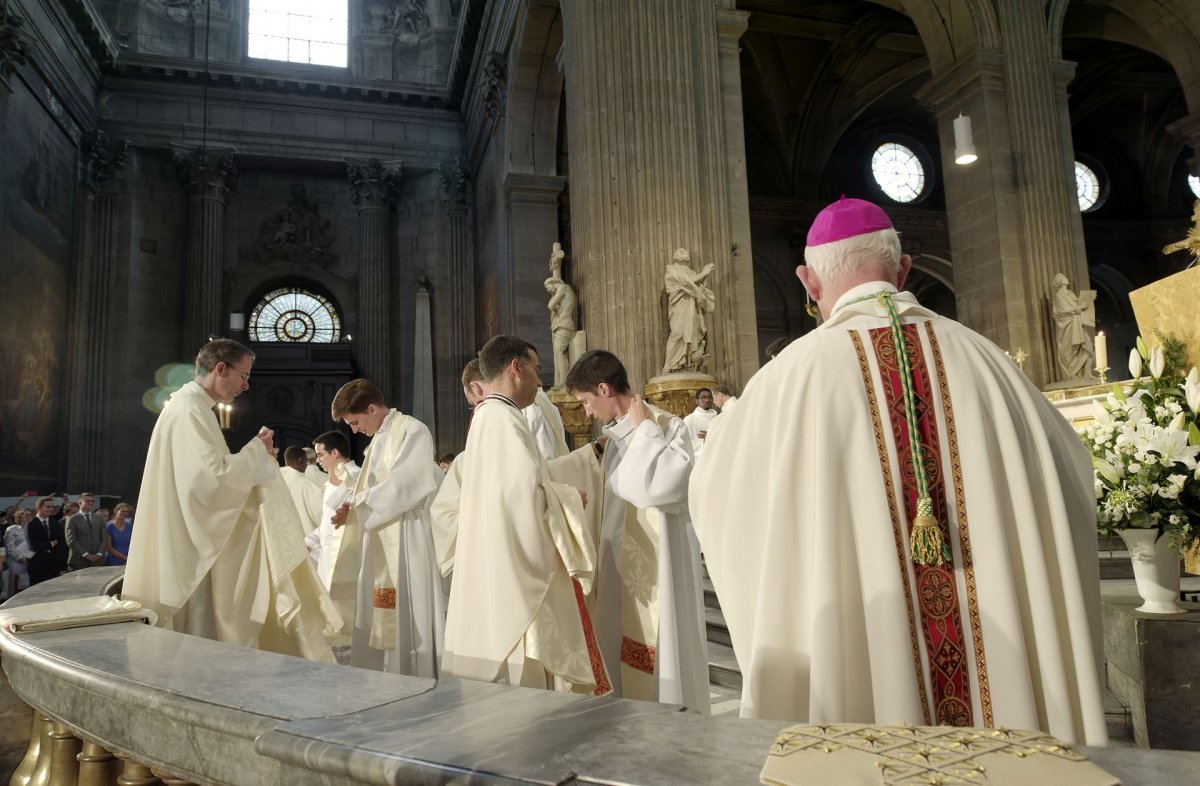 Ordination sacerdotale 2022 : vêture. © Marie-Christine Bertin / Diocèse de Paris.