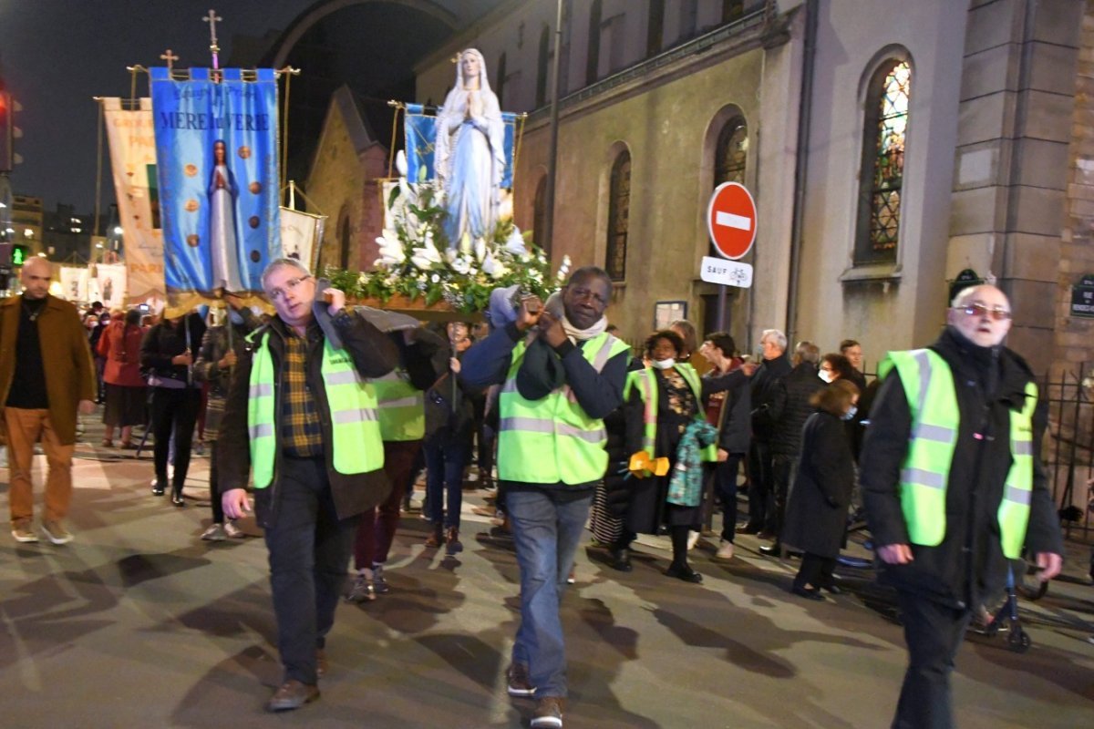 Procession mariale pour la paix. © Michel Pourny / Diocèse de Paris.