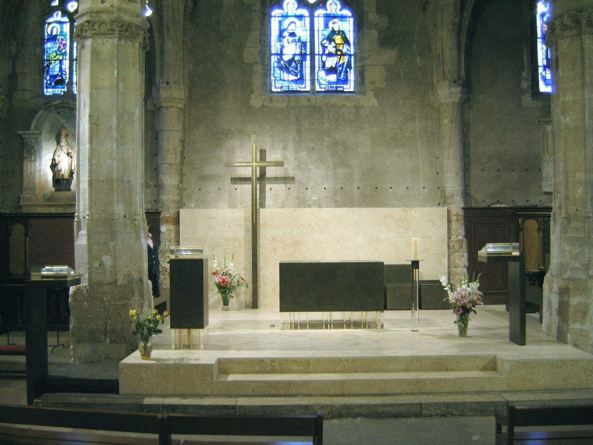 Aménagement liturgique du choeur de Saint-Germain de Charonne. © CDAS Paris.