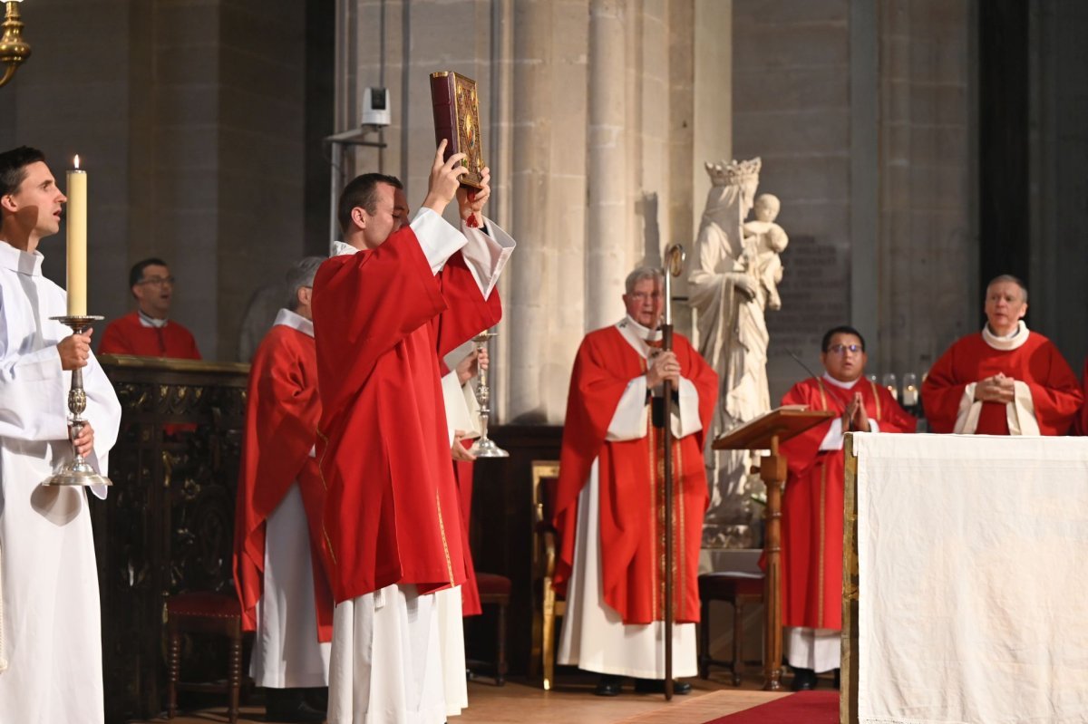 Messe de rentrée du Séminaire avec rite d'admission des candidats au (…). © Marie-Christine Bertin / Diocèse de Paris.