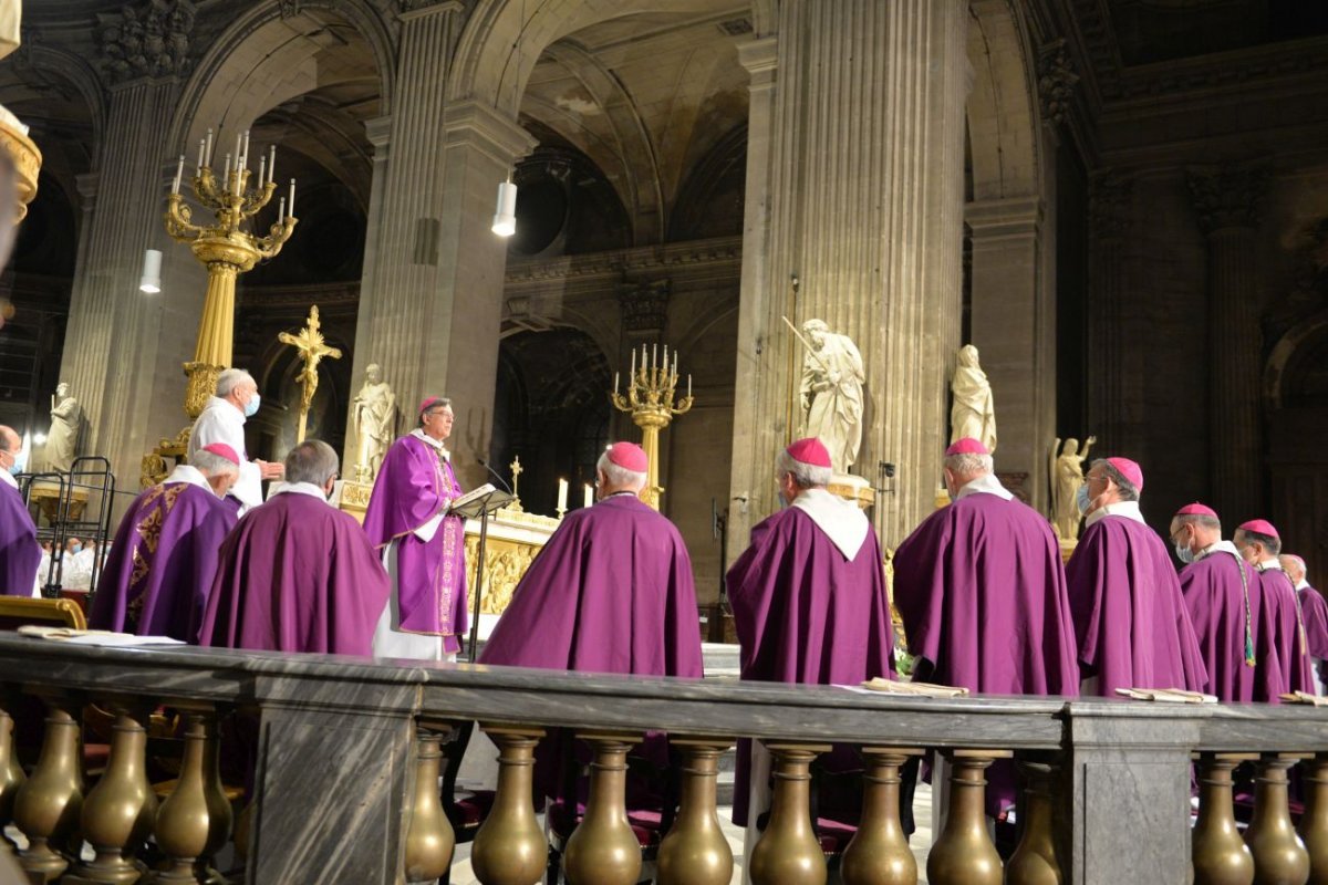 Messe autour de Mgr Michel Aupetit. © Marie-Christine Bertin / Diocèse de Paris.