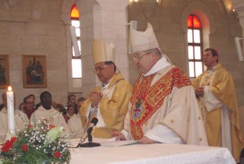 Concélébration dans la basilique latine de la Nativité. 