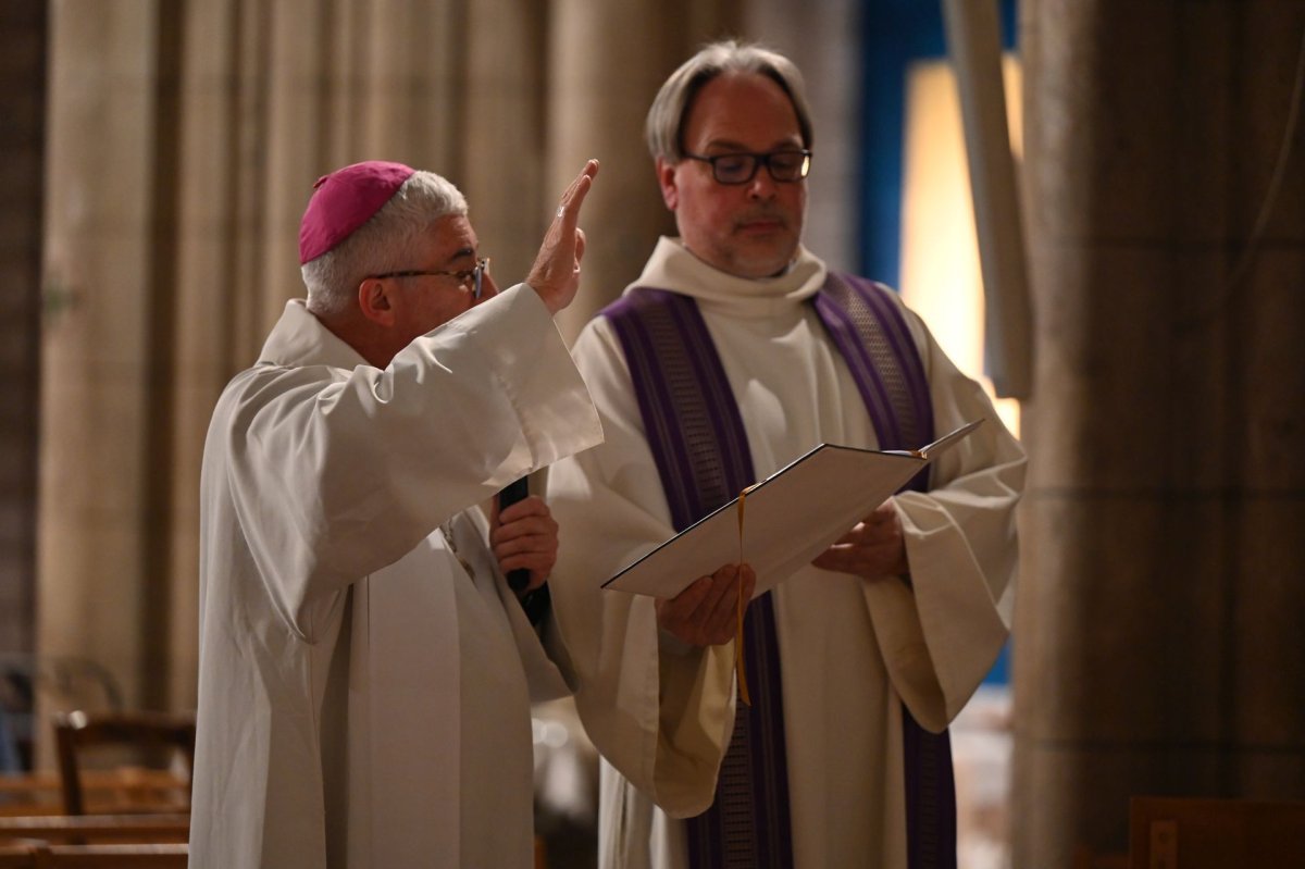 Veillée de l'espérance à la basilique Notre-Dame du Perpétuel Secours. © Marie-Christine Bertin / Diocèse de Paris.