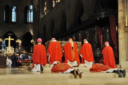 La prostration, signe du don total de soi au Christ. 