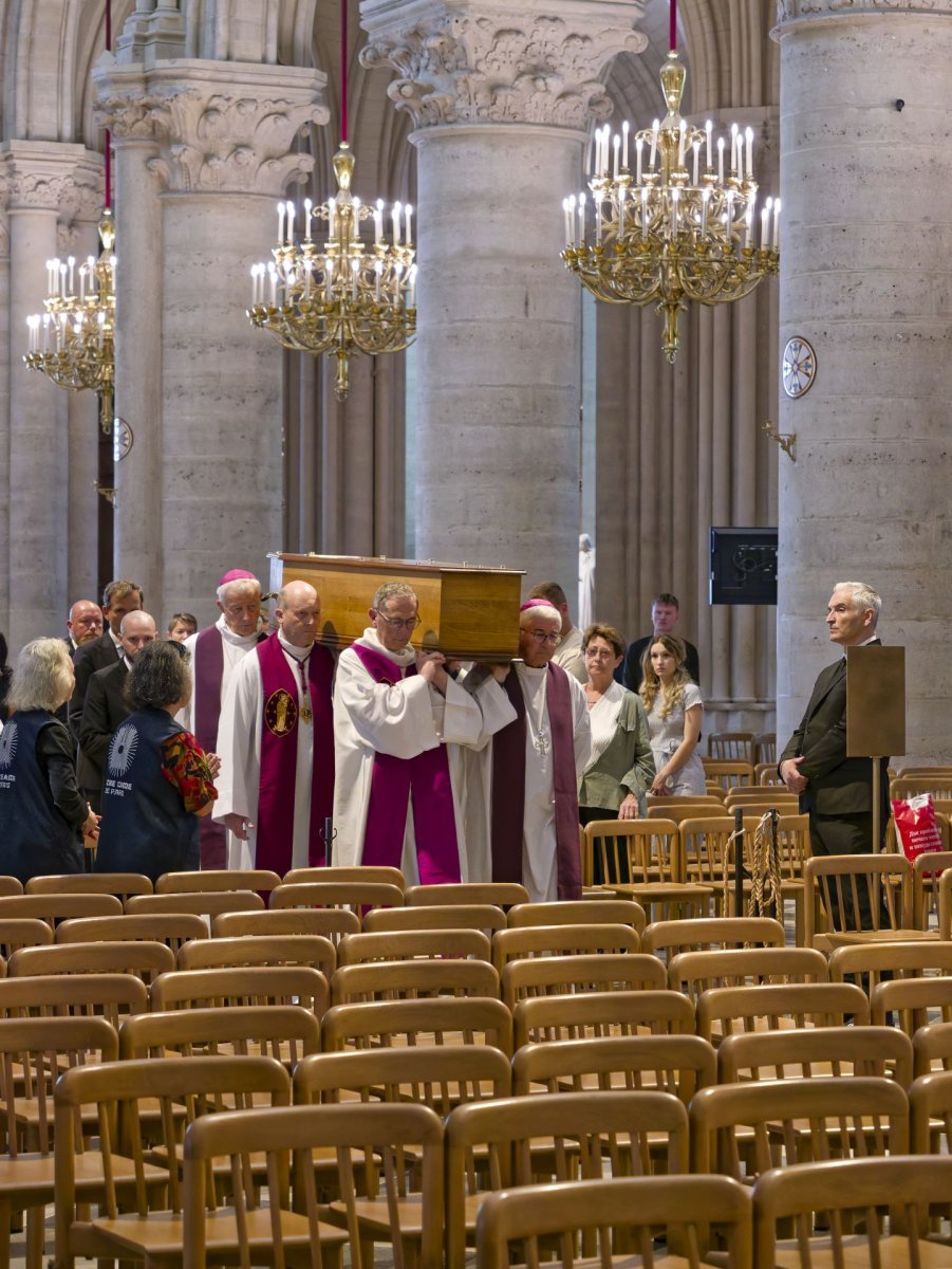 Arrivée du cercueil du Cardinal André Vingt-Trois à Notre-Dame de Paris. © Yannick Boschat / Diocèse de Paris.
