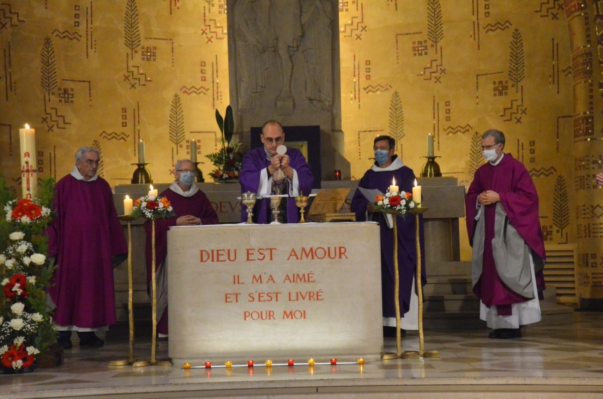 Messe de Requiem des 150 ans du martyr de la rue Haxo. © Michel Pourny / Diocèse de Paris.