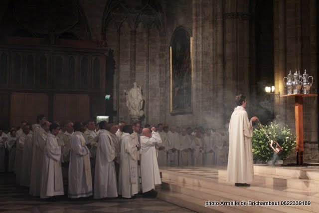 Messe chrismale Notre-Dame de Paris. © Armelle de Brichambaut.