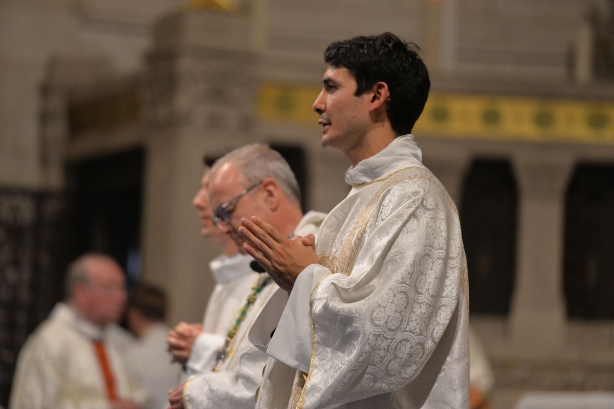 Ordinations diaconales en vue du sacerdoce à Saint-François de Sales. © Marie-Christine Bertin / Diocèse de Paris.