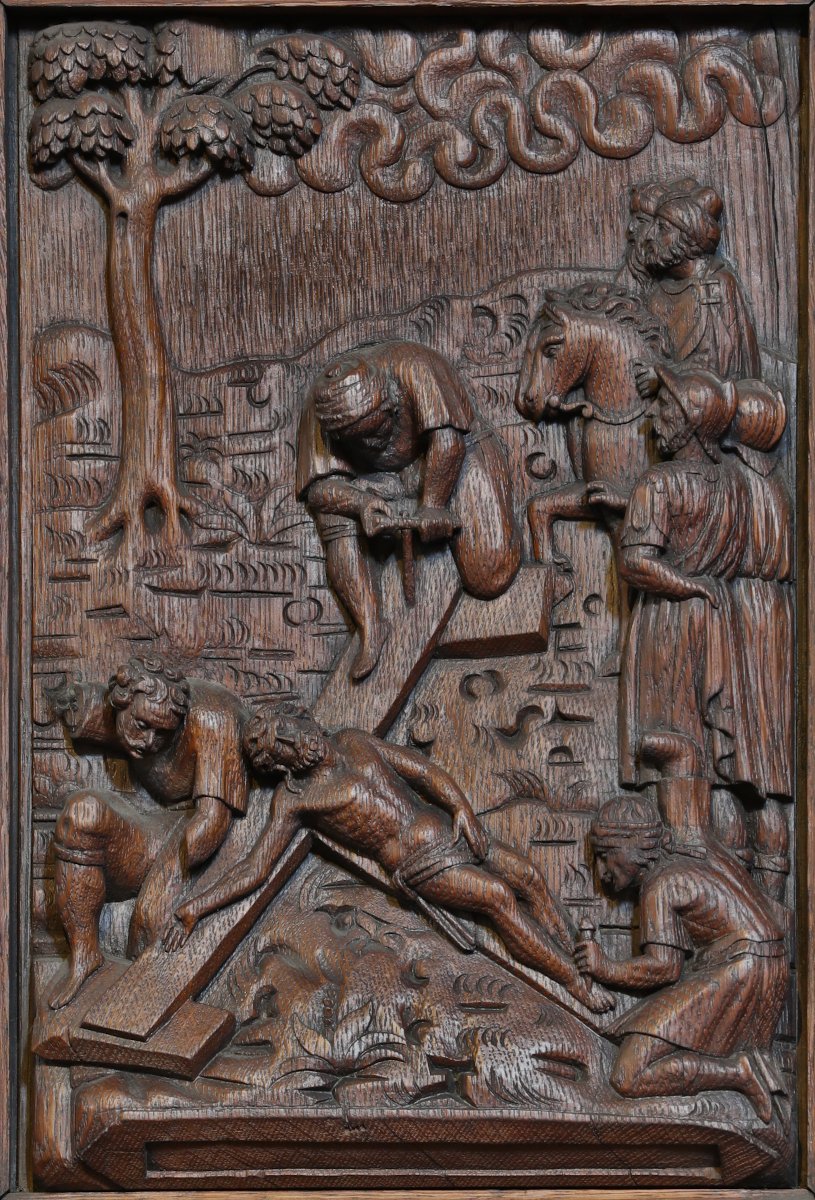 Jésus est attaché sur sa croix, bas-relief provenant de l'abbaye (…). © CDAS.