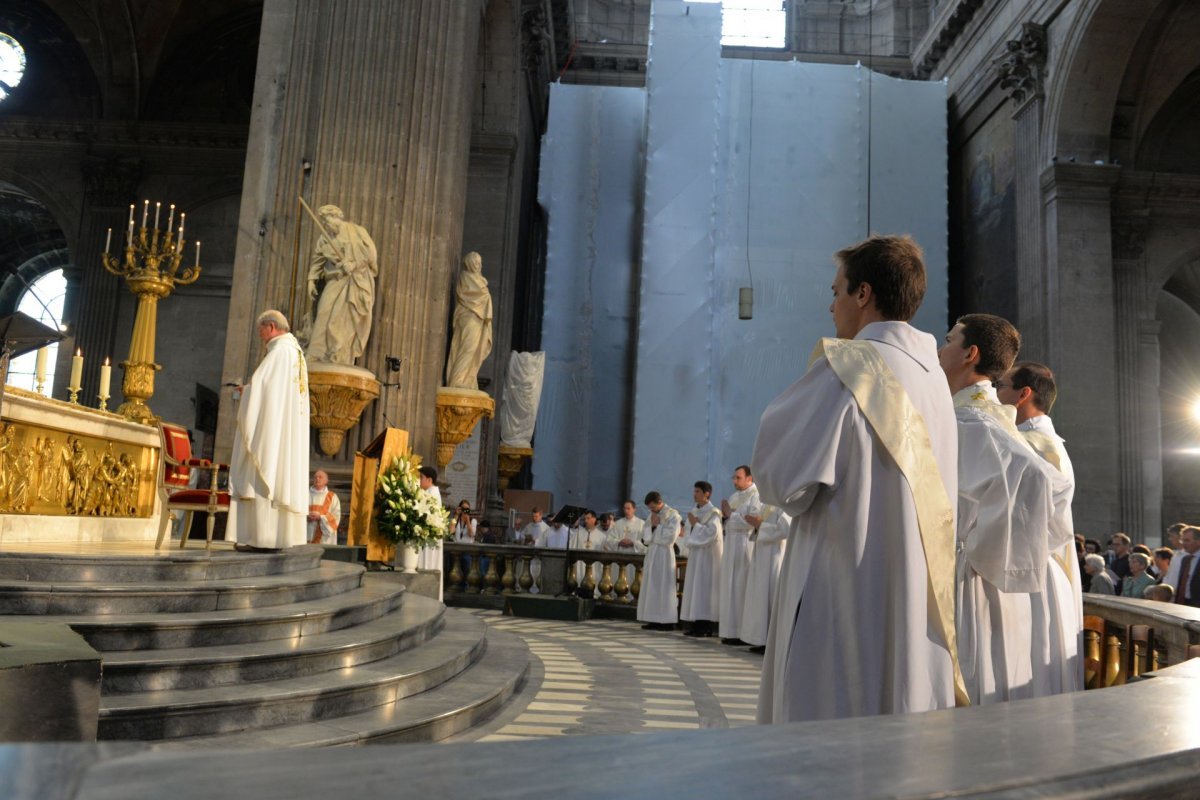 Ordination sacerdotale 2022 : litanie. © Marie-Christine Bertin / Diocèse de Paris.