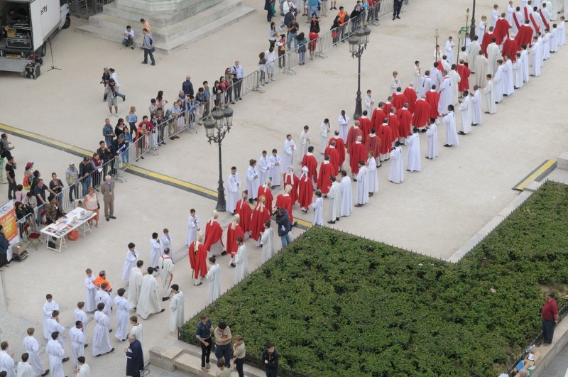 Samedi 25 juin 2011, ordinations de 4 prêtres à Notre-Dame de Paris. © Trung Hieu Do.