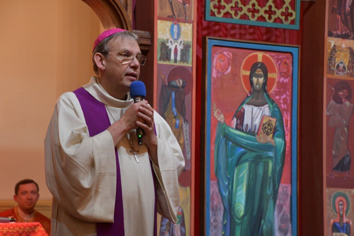 Prière pour la paix en Ukraine à la cathédrale Saint-Volodymyr-le-Grand. © Michel Pourny / Diocèse de Paris.