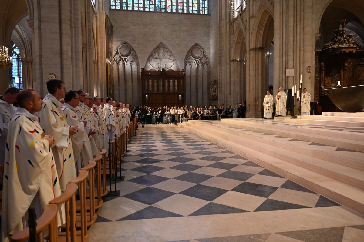 Jubilé des prêtres d'Île-de-France 2025. Messe à Notre-Dame de Paris, 4e. © Marie-Christine Bertin / Diocèse de Paris.