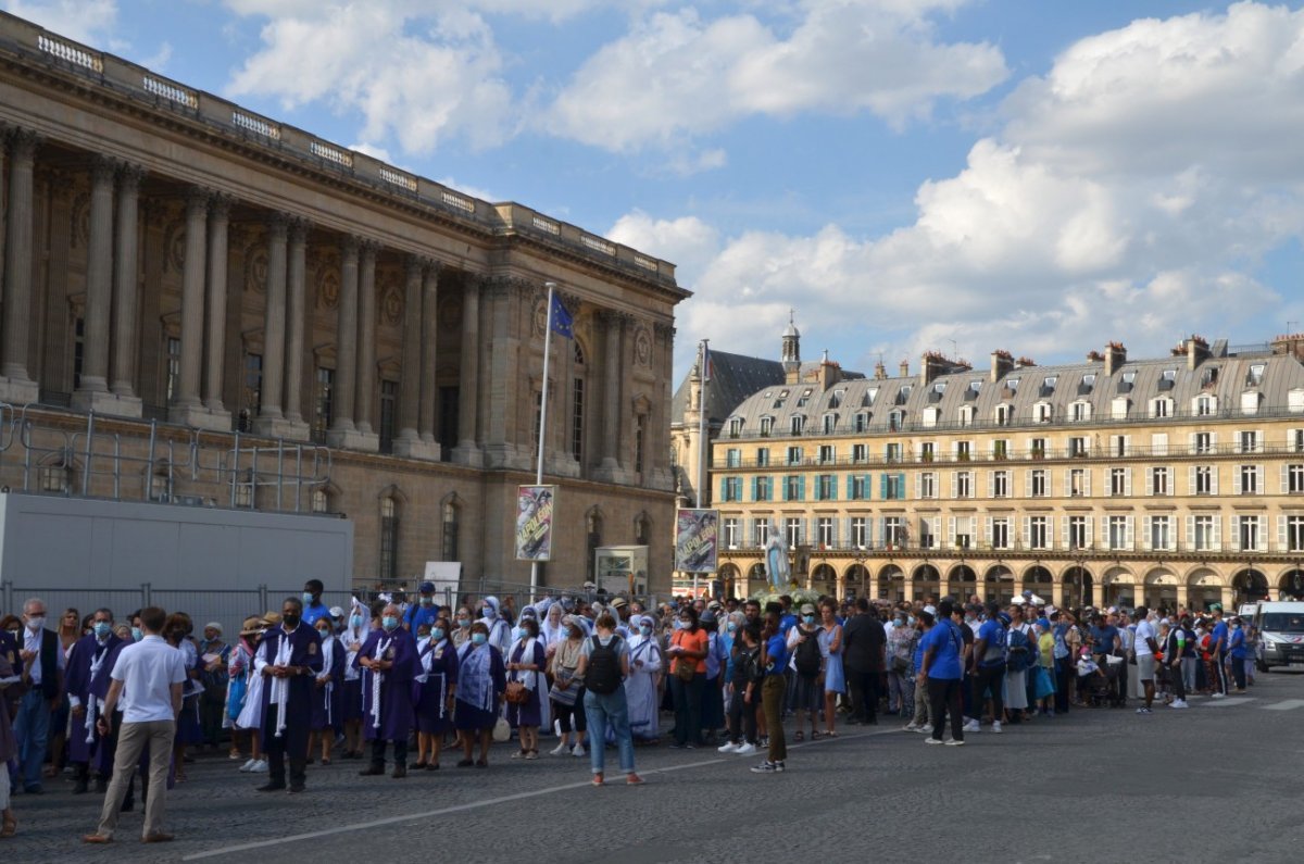 Fête de l'Assomption de la Vierge Marie : procession dans Paris. © Michel Pourny / Diocèse de Paris.