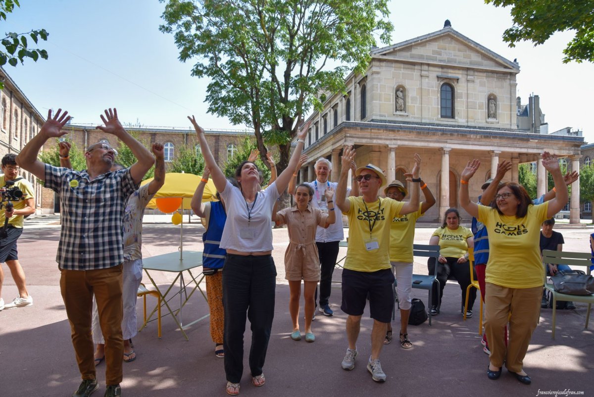 Frat'zone Holy Games à la Fondation Eugène Napoléon. © François-Régis Salefran.