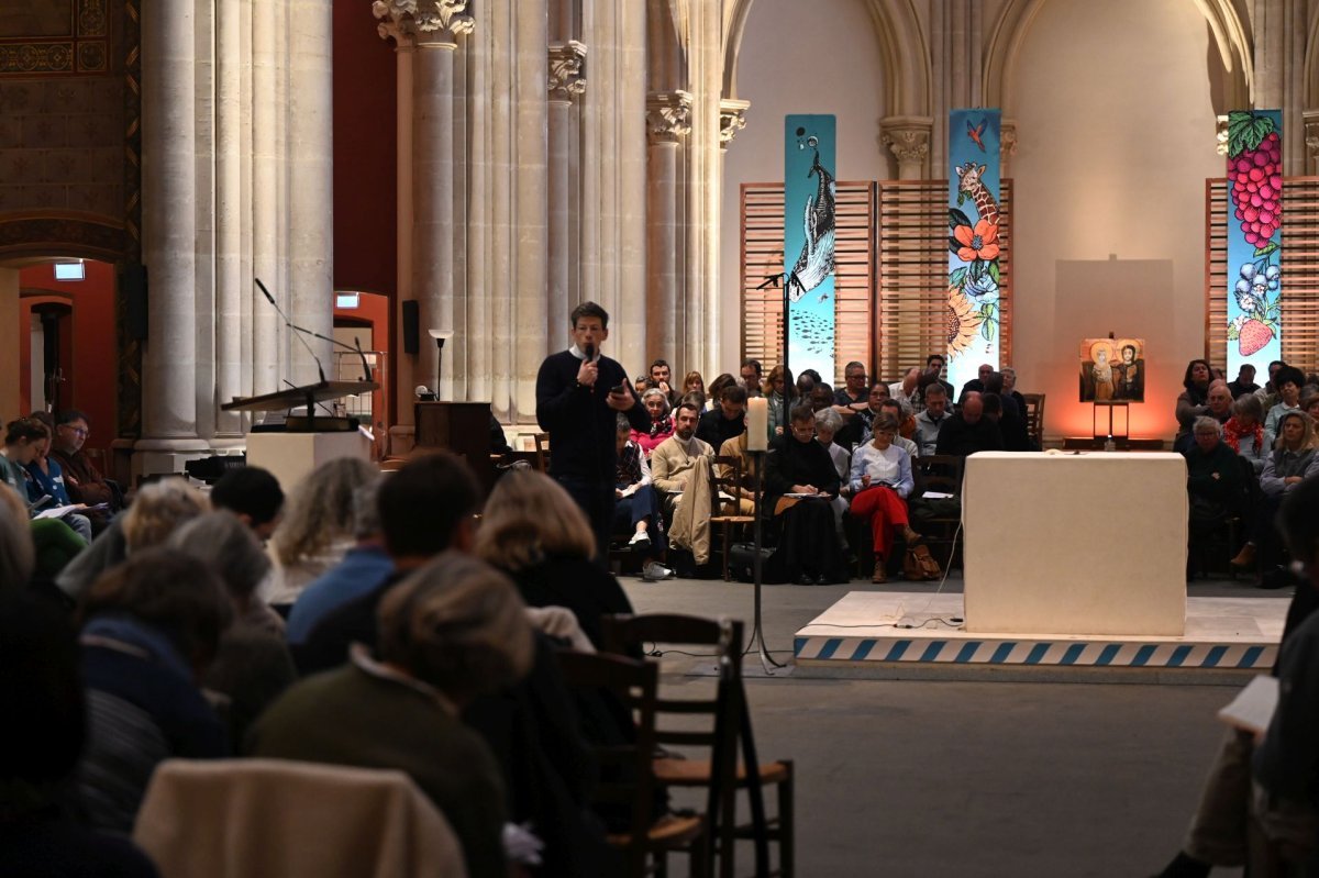 Atelier à Saint-Ignace. © Marie-Christine Bertin / Diocèse de Paris.