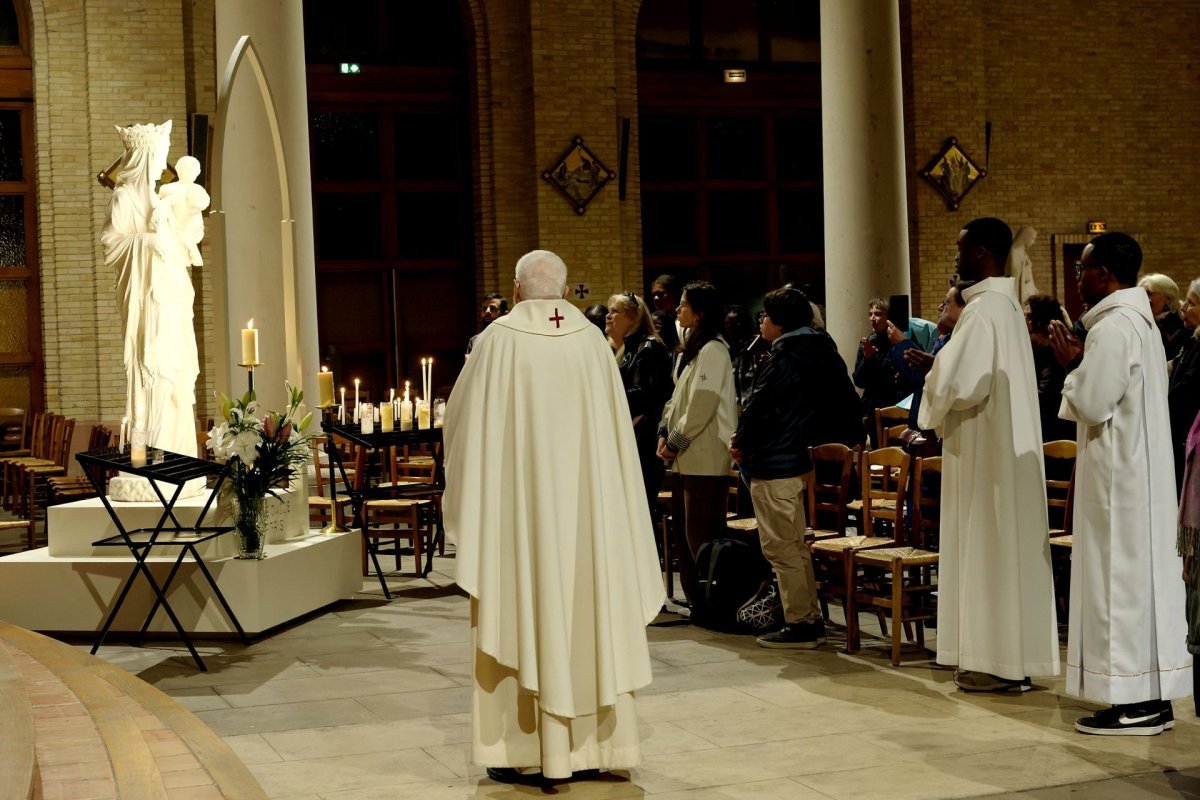 Étape 4 à Notre-Dame du Rosaire. © Trung Hieu Do / Diocèse de Paris.