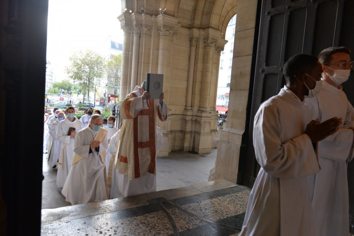 Ordinations diaconales en vue du sacerdoce 2020 à Saint-Ambroise (11e). © Marie-Christine Bertin / Diocèse de Paris.