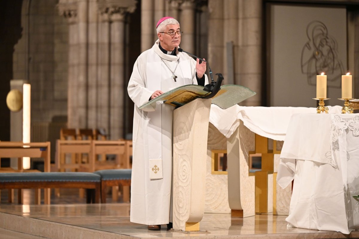 Veillée de l'espérance à la basilique Notre-Dame du Perpétuel Secours. © Marie-Christine Bertin / Diocèse de Paris.