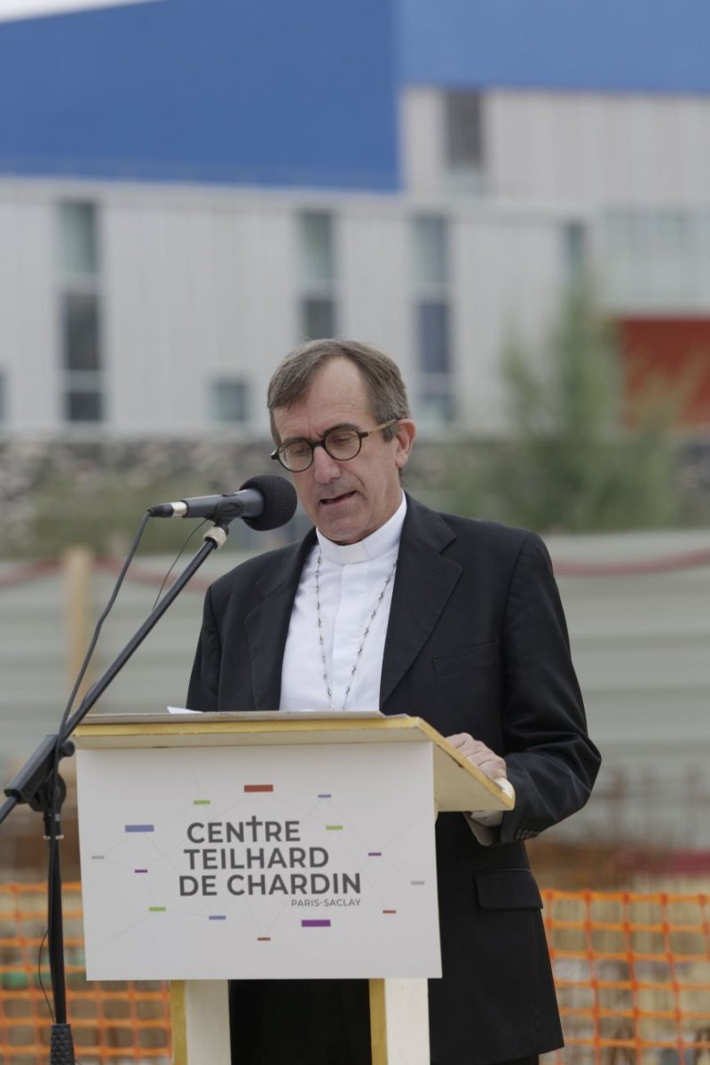 Pose de la première pierre du Centre Teilhard de Chardin. © Yannick Boschat / Diocèse de Paris.