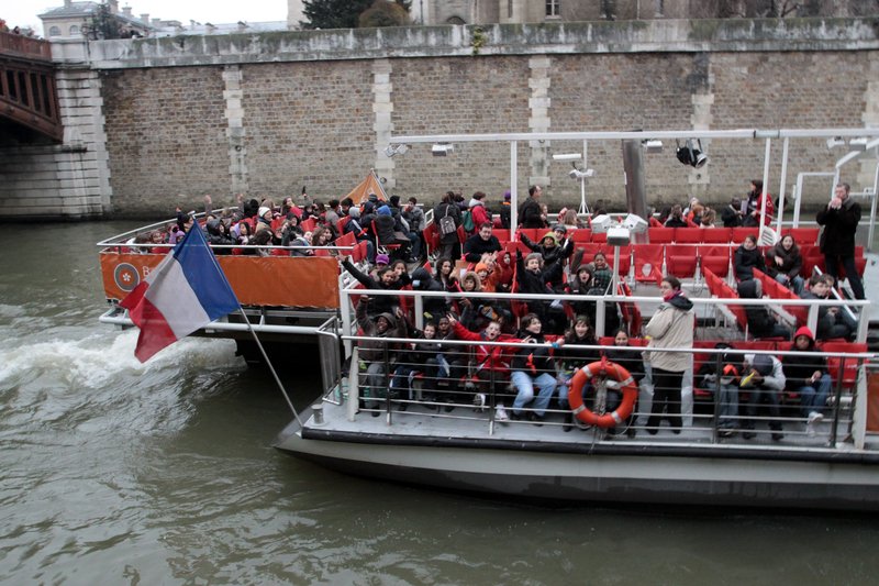 Rassemblement des sixièmes. Bateaux-mouches 