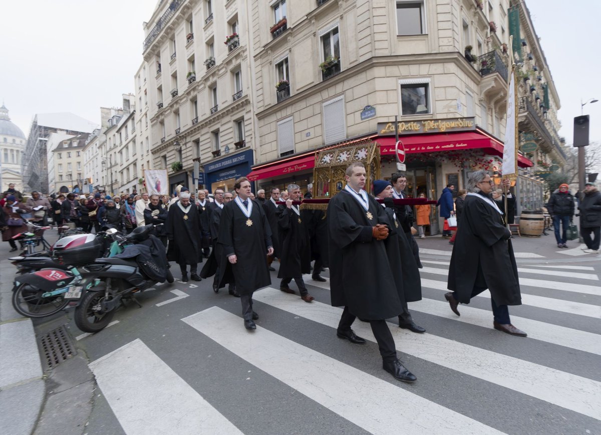 Neuvaine de sainte Geneviève 2025 : messe et procession. © Yannick Boschat / Diocèse de Paris.