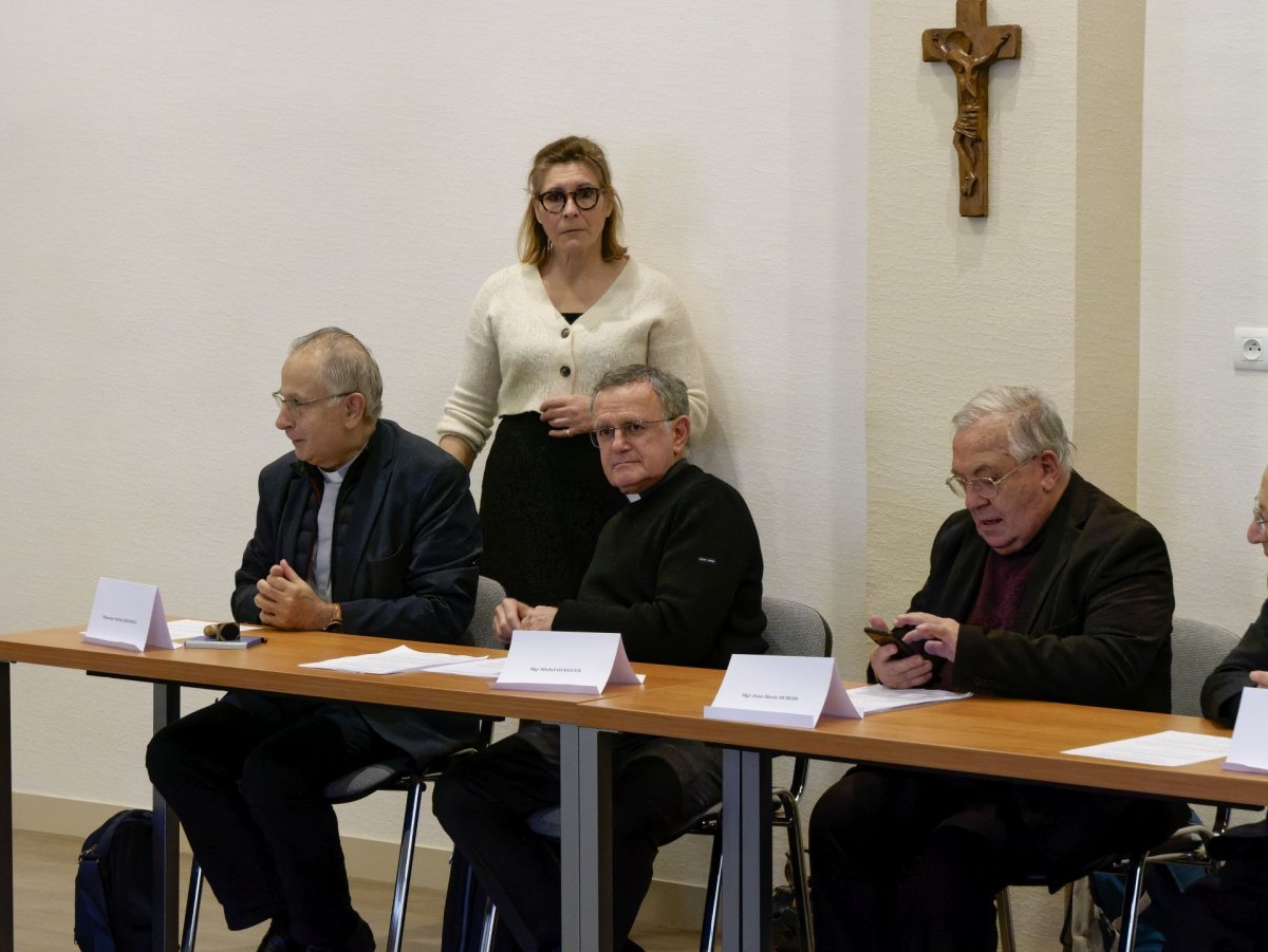 Clôture de l'enquête diocésaine pour la cause en canonisation de Mgr (…). © Yannick Boschat / Diocèse de Paris.