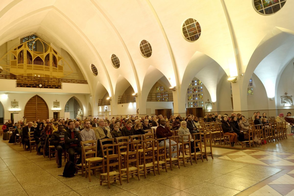 Vénération du manteau de saint François d'Assise à Saint-Antoine de (…). © Trung Hieu Do / Diocèse de Paris.