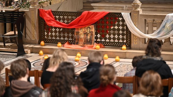Prières du matin lors de la Rencontre Européenne de Taizé à Paris et Île-de-France