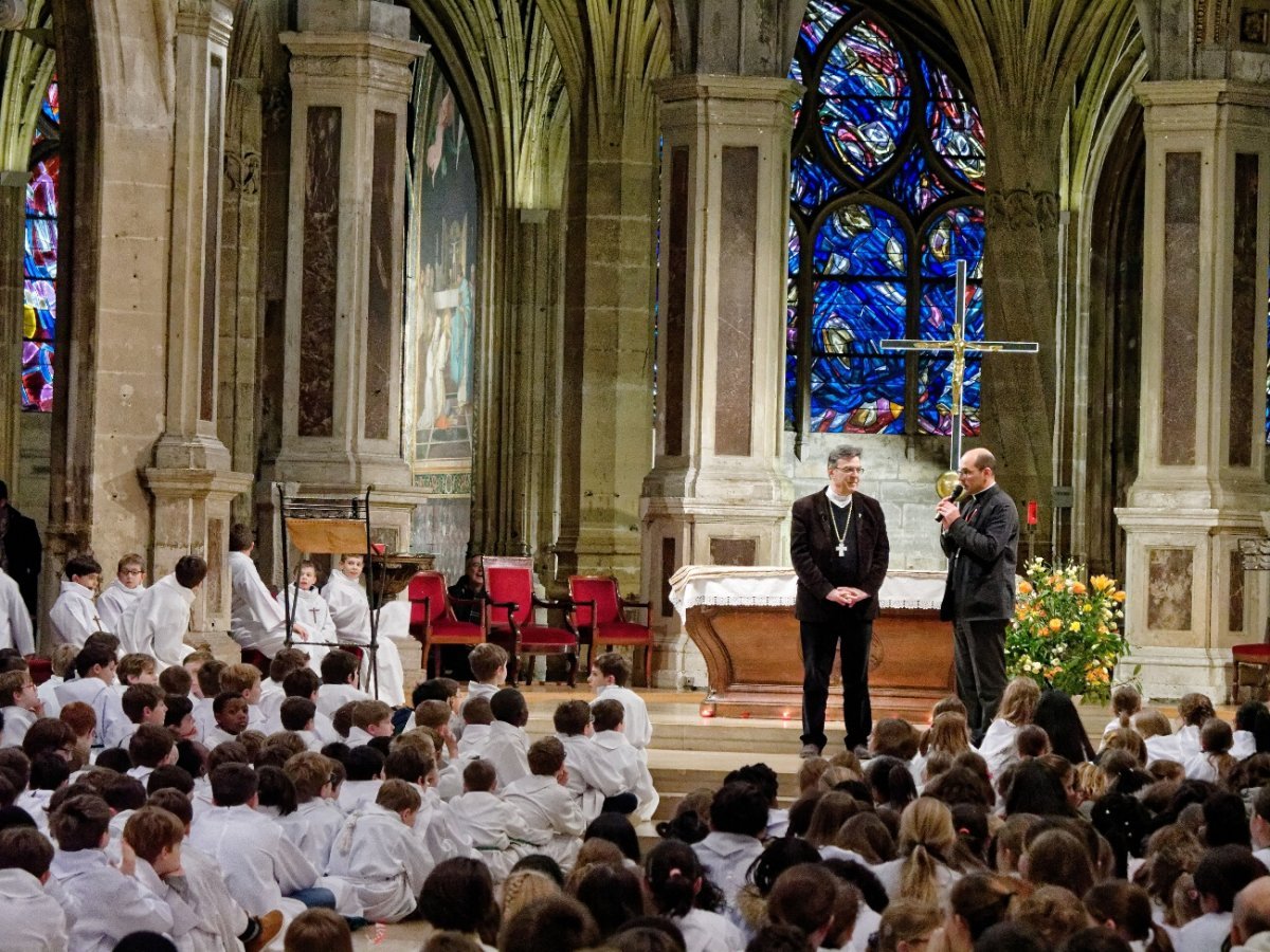 Rencontre avec Mgr Michel Aupetit, archevêque de Paris, à Saint-Séverin. © Yannick Boschat / Diocèse de Paris.