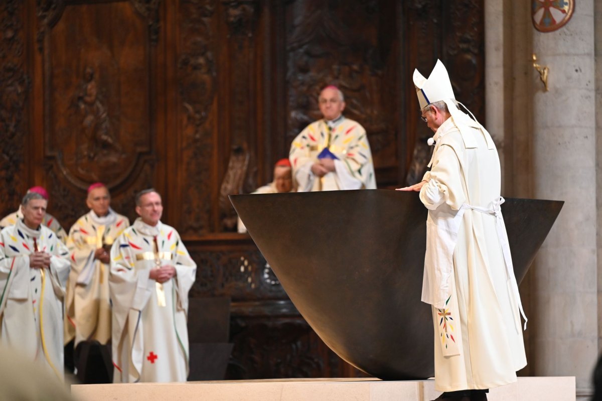 Messe de consécration de l'autel de Notre-Dame de Paris. © Marie-Christine Bertin / Diocèse de Paris.