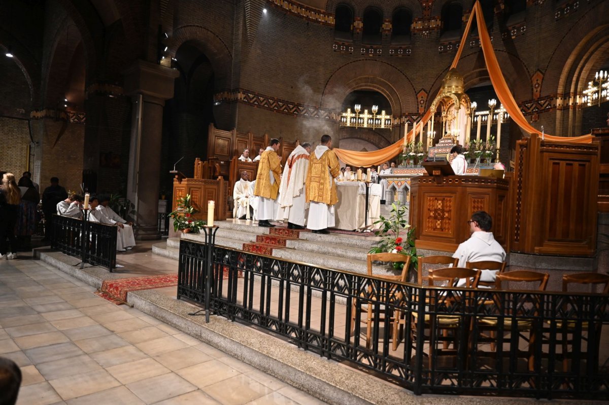 Ordinations diaconales en vue du sacerdoce 2024 du 6 octobre 2024. © Marie-Christine Bertin / Diocèse de Paris.