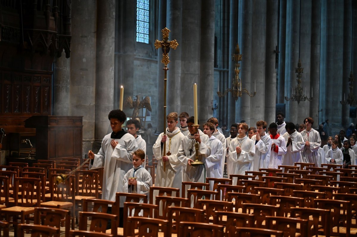 Rassemblement des jeunes au service de la liturgie 2024. © Marie-Christine Bertin / Diocèse de Paris.