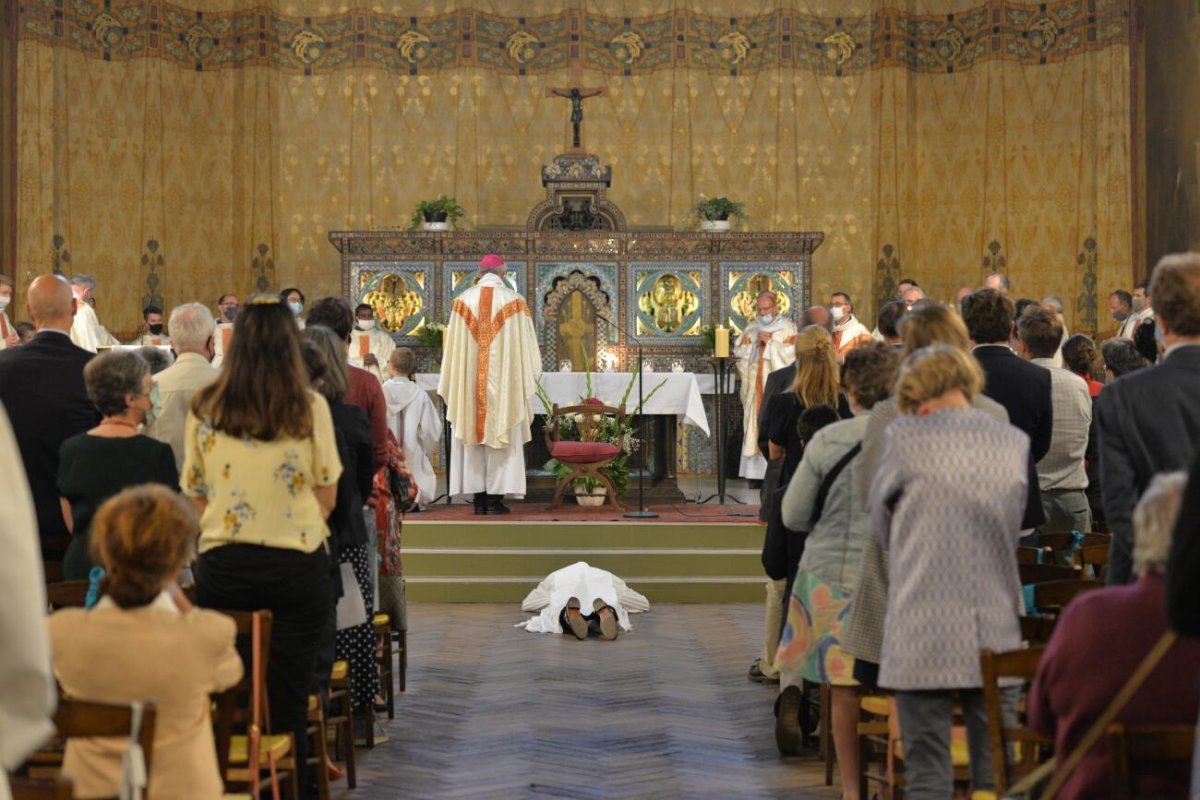 Ordinations diaconales en vue du sacerdoce 2020 à Saint-Jean de Montmartre (18e). 