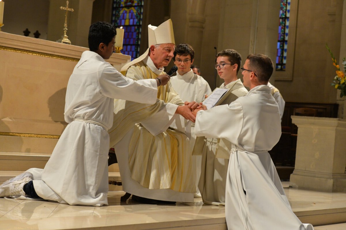 Ordinations diaconales en vue du sacerdoce 2019. Par Mgr Philippe Marsset, évêque auxiliaire de Paris, le 22 septembre 2019 à Saint-Jean-Baptiste de Grenelle. © Marie-Christine Bertin / Diocèse de Paris.