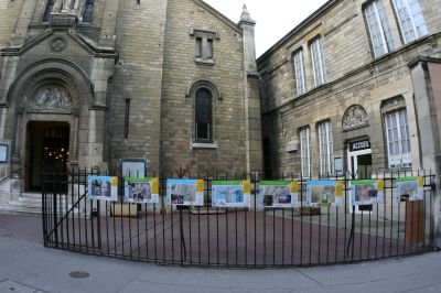 Exposition des groupes caritatifs de la paroisse à l'Immaculée Conception. 