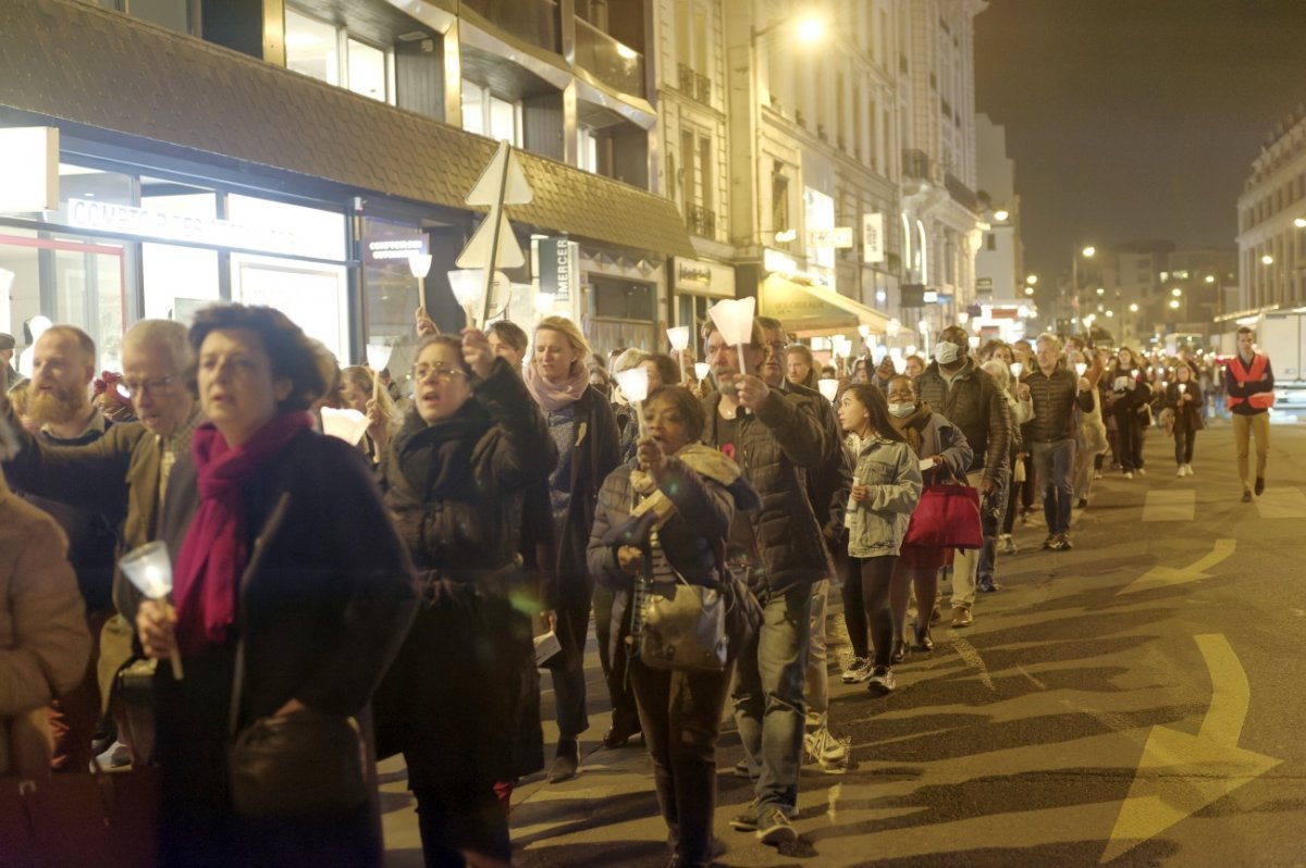 Procession mariale “Marcher avec Marie”. © Trung Hieu Do / Diocèse de Paris.