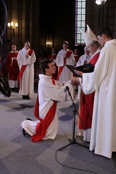 Engagement des ordinands. © Armelle de Brichambaut.