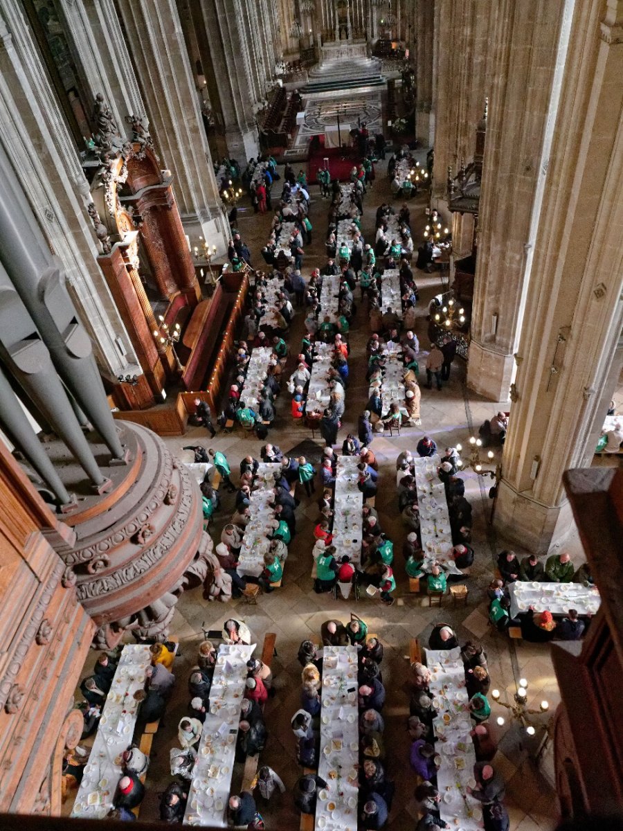 Rassemblement diocésain pour la 2e Journée Mondiale des Pauvres à Saint-Eustache. © Yannick Boschat / Diocèse de Paris.