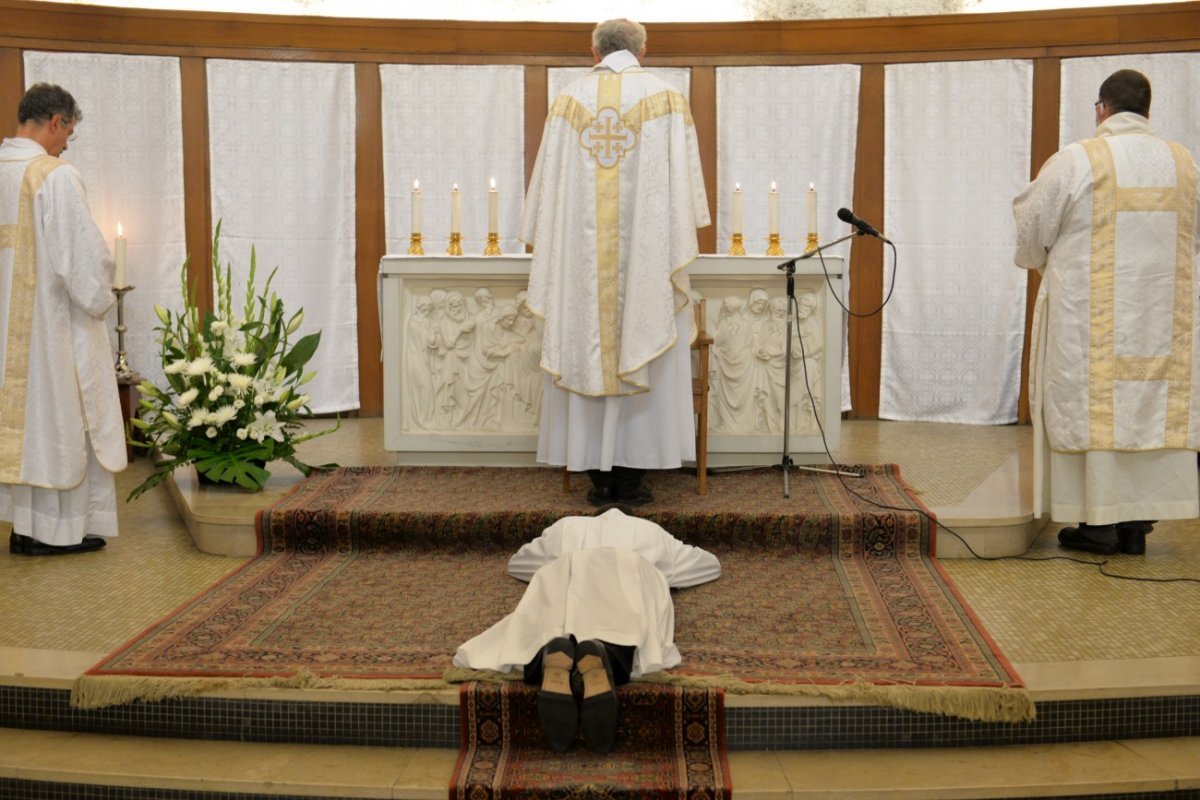 Ordinations diaconales en vue du sacerdoce : Timothée de Barbentane à (…). © Marie-Christine Bertin / Diocèse de Paris.