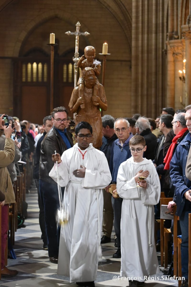 “Marche de Saint-Joseph”, procession à Notre-Dame de Paris. 