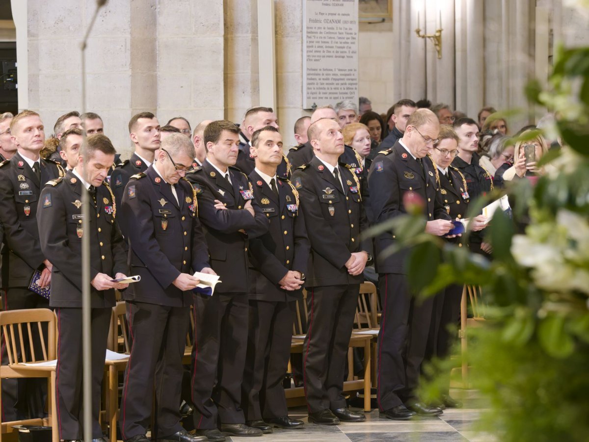 Messe en présence des Pompiers et des Compagnons. © Yannick Boschat / Diocèse de Paris.