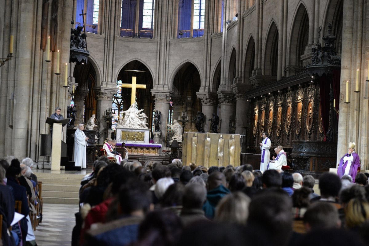 Appel décisif des catéchumènes, célébration de 10h. © Marie-Christine Bertin / Diocèse de Paris.