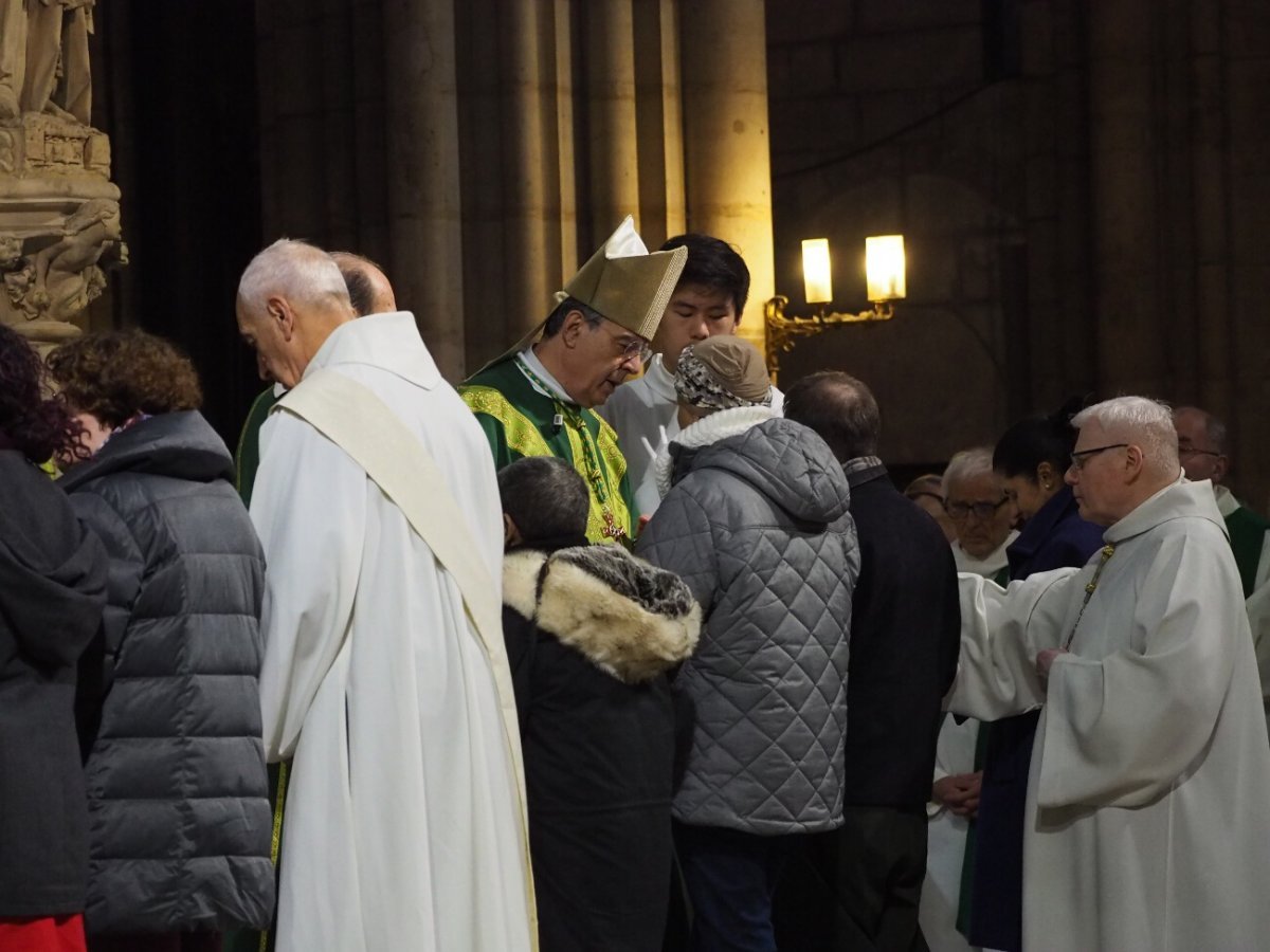 Onction des malades lors de la messe. © Bernard Apostolides.