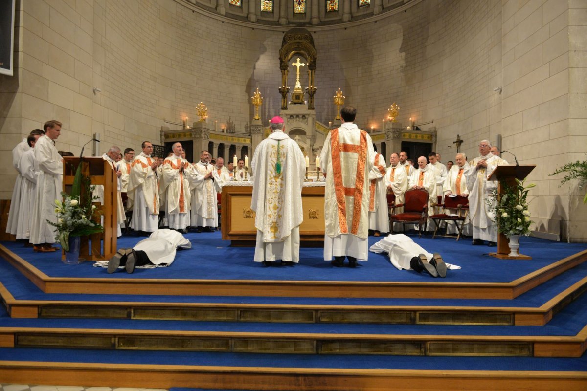 Ordinations diaconales en vue du sacerdoce à Saint-François de Sales. © Marie-Christine Bertin / Diocèse de Paris.