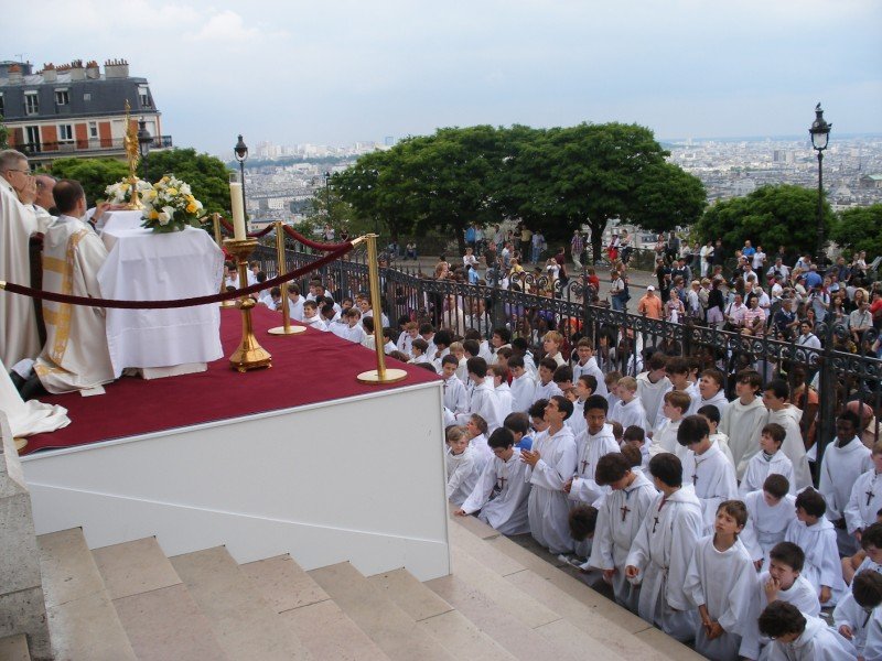 Juin 2010 : Rassemblement des Servants d'autel au Sacré-Cœur de Montmartre.. 